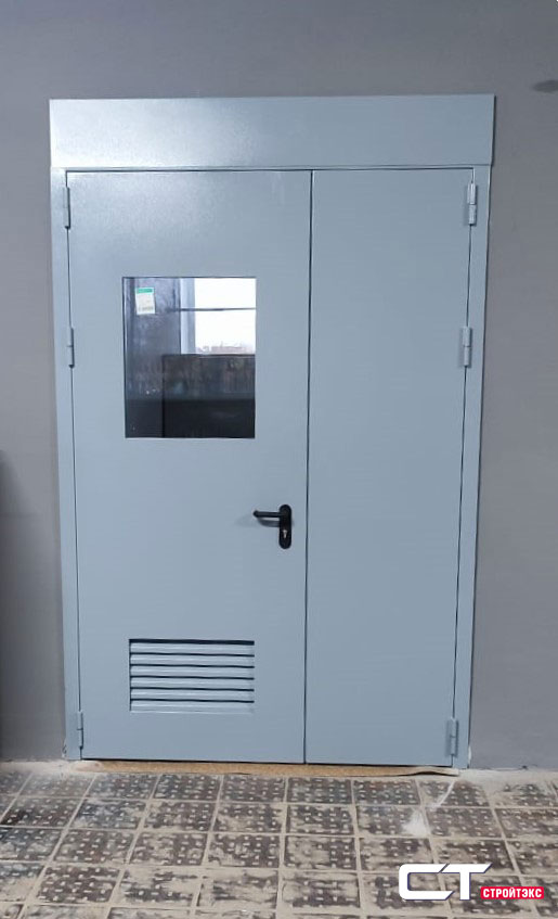 Дверь двупольная металлическая с вентиляционной решеткой и остеклением 300х600 Дверь двупольная металлическая с вентиляционной решеткой и остеклением 300х600
