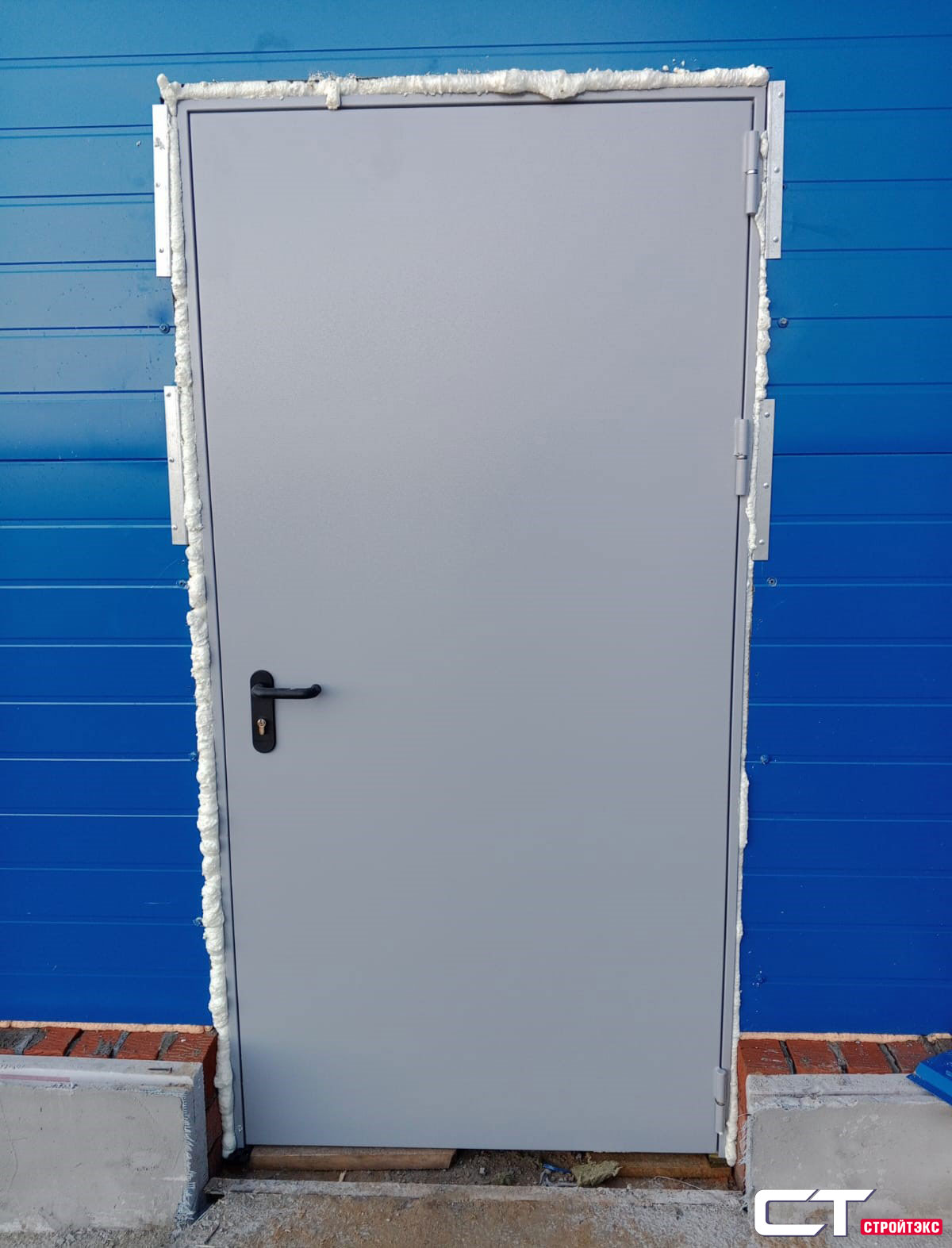 Дверь противопожарная металлическая EIS60 с накладкой из нержавеющей стали однопольная глухая Дверь противопожарная металлическая EIS60 с накладкой из нержавеющей стали однопольная глухая